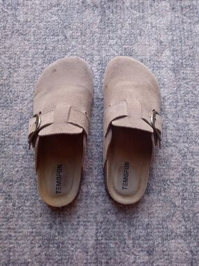 Women's Suede Clogs